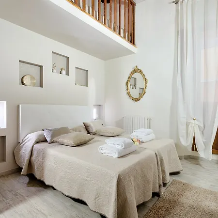 Santa Croce Cathedral By Mmega Apartman *